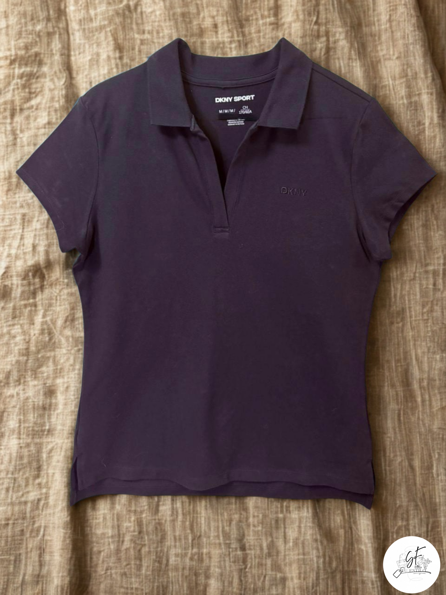 Polo de corte classico con logo bordado de mujer