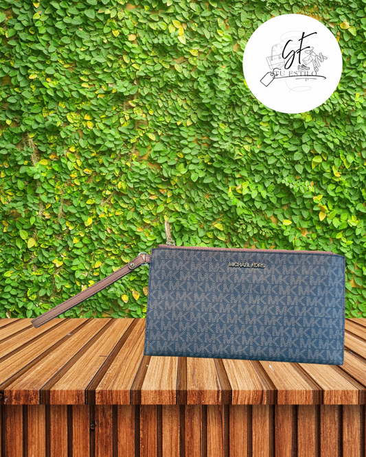 Muñequera Cartera Wristlet Original
Marrón Signature MICHAEL KORS